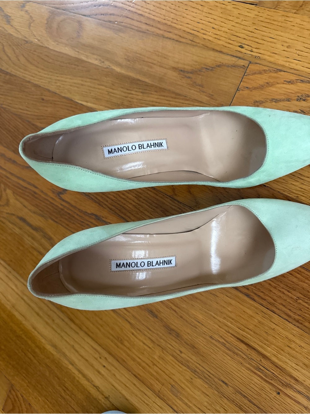 Manolo Blahnik Light Mint Green Suede Pointed-Toe Pumps - Picture 3 of 9